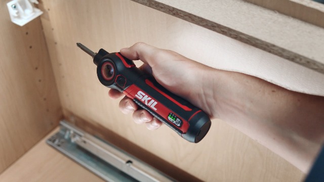 GO 　no2 Amazon.com: SKIL Twist 2.0 Rechargeable 4V Screwdriver with